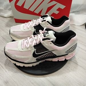 NEW Nike ZOOM VOMERO 5 Pink Black Running Shoes SIZE MENS 10.5 WOMENS 12